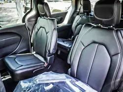 Chrysler Pacifica 2027 — фото 17