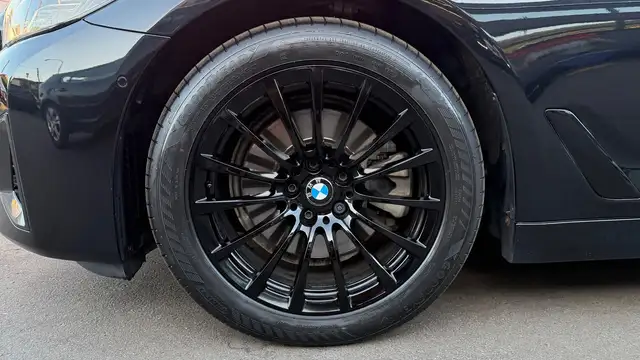 BMW 5 Series view 5