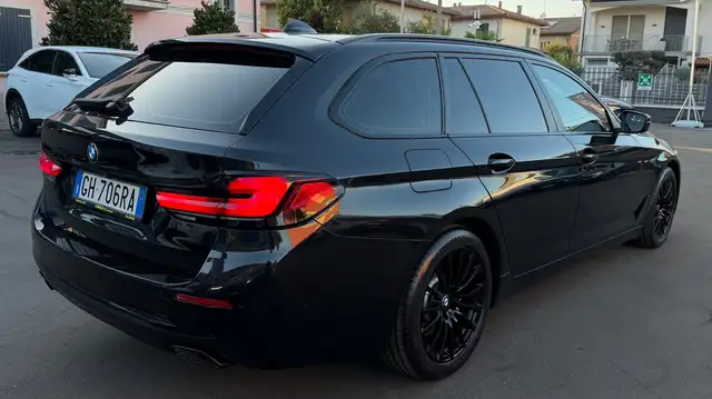 BMW 5 Series view 8