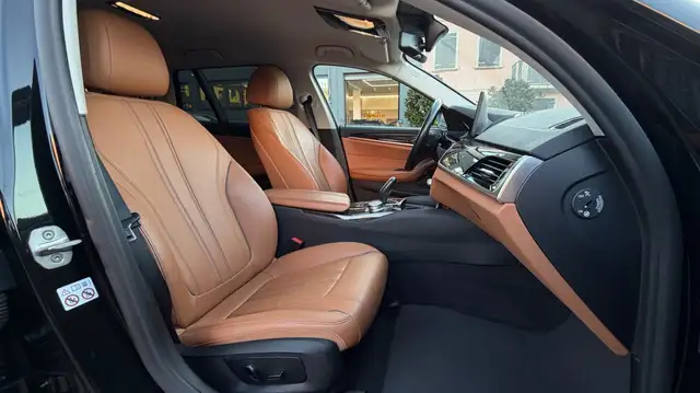 BMW 5 Series view 13