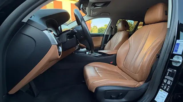 BMW 5 Series view 10