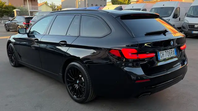 BMW 5 Series view 6