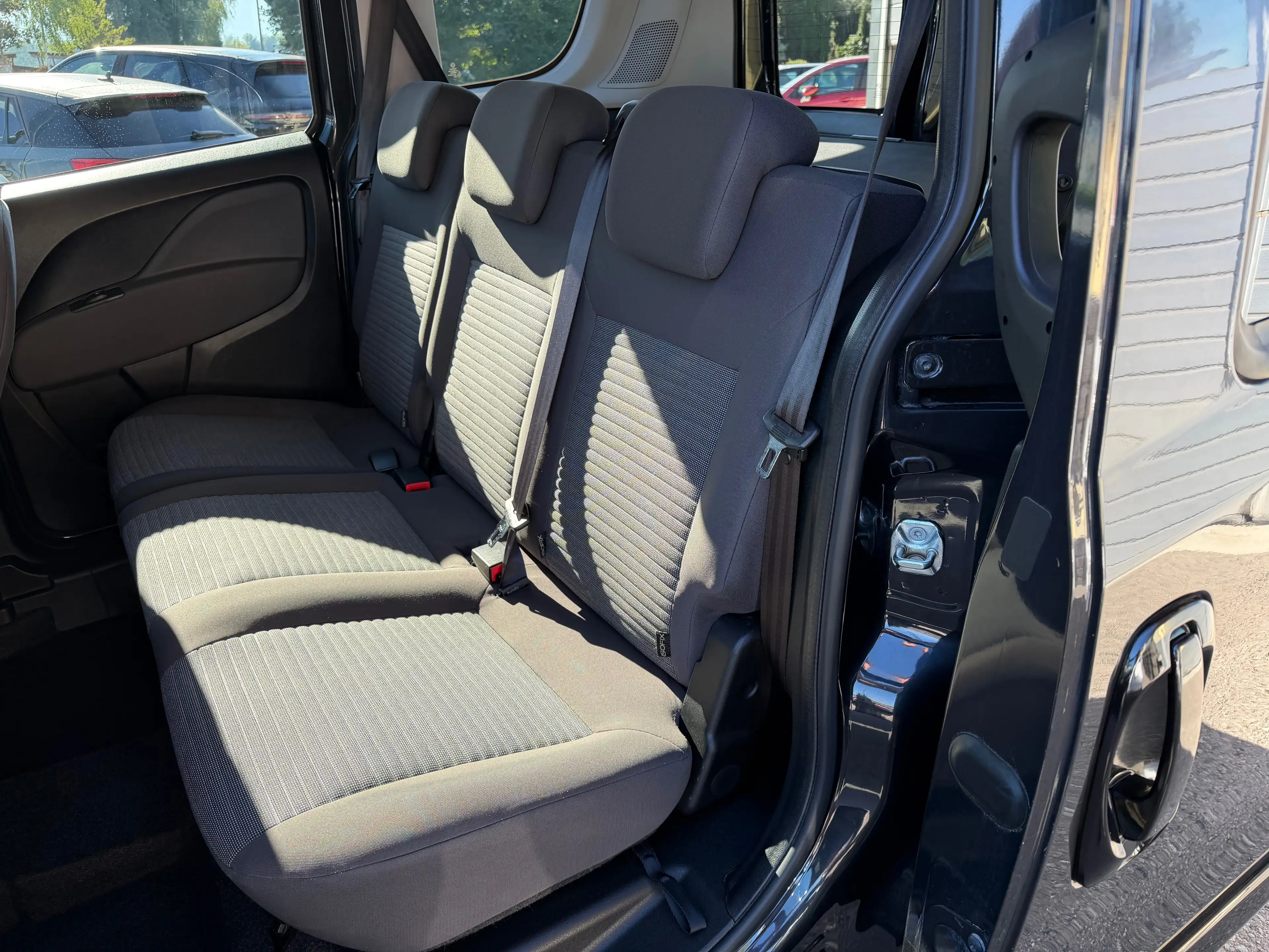 Fiat Doblo Lounge Plus(Kurzversion)Multijet 1,6*PDC*Klimatronic*Schiebetür li/re* — photo 8