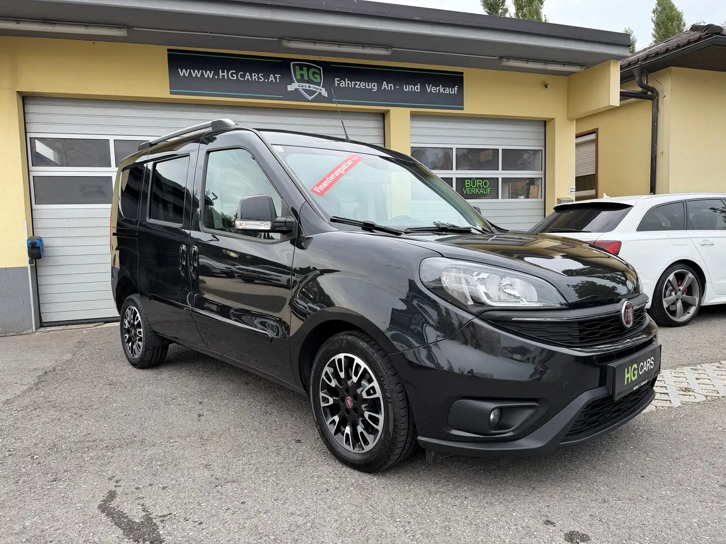 Fiat Doblo Lounge Plus(Kurzversion)Multijet 1,6*PDC*Klimatronic*Schiebetür li/re* Schwarz - 2