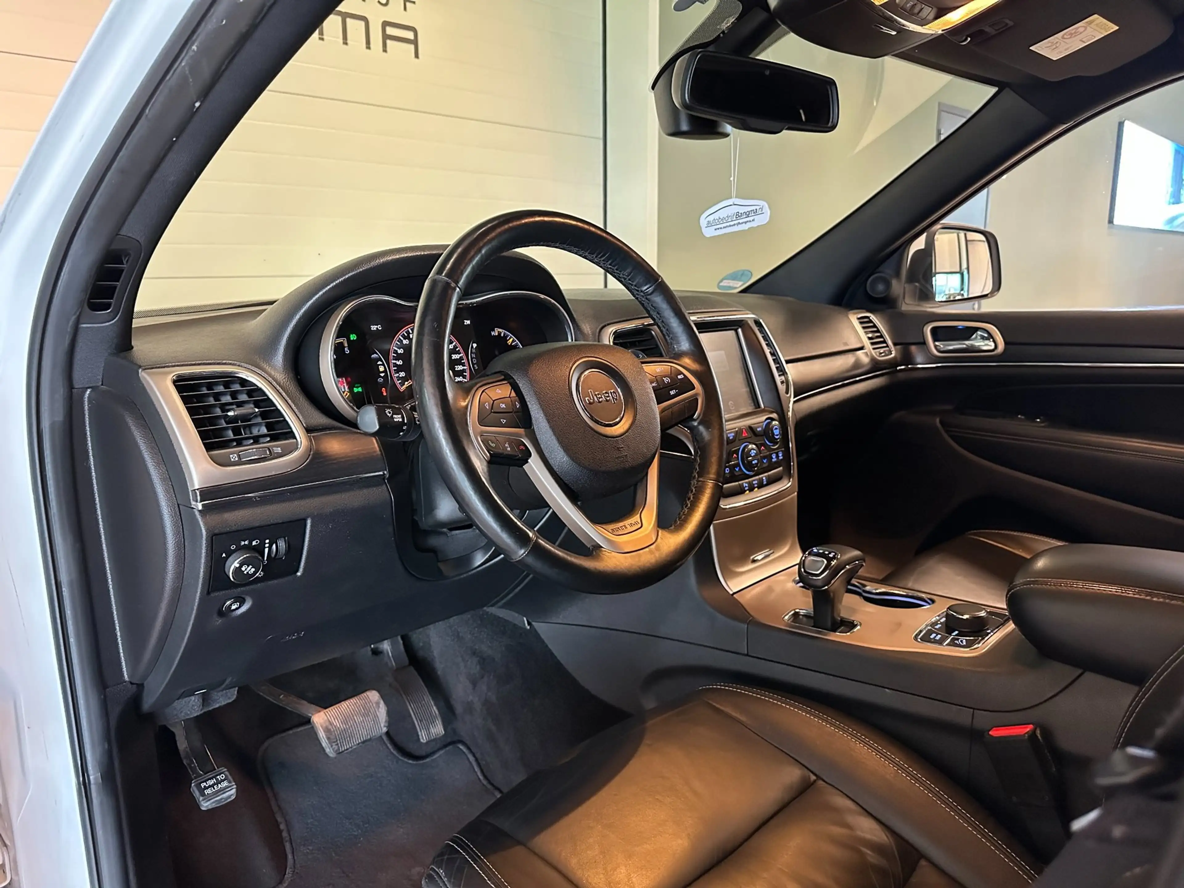 Jeep Grand Cherokee 3.0 CRD V6 AUTOMAAT 4x4 LIMITED-uitv|TREKHAAK|NAVI — photo 4