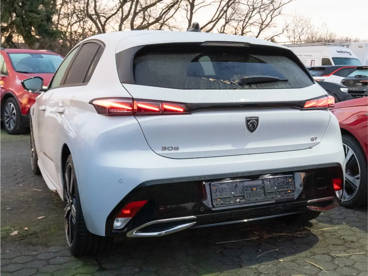 Peugeot 308 PureTech GT +AUT+PANO+L/SHZ+RFK+PDC+BC+SPORT+ Weiß - 2