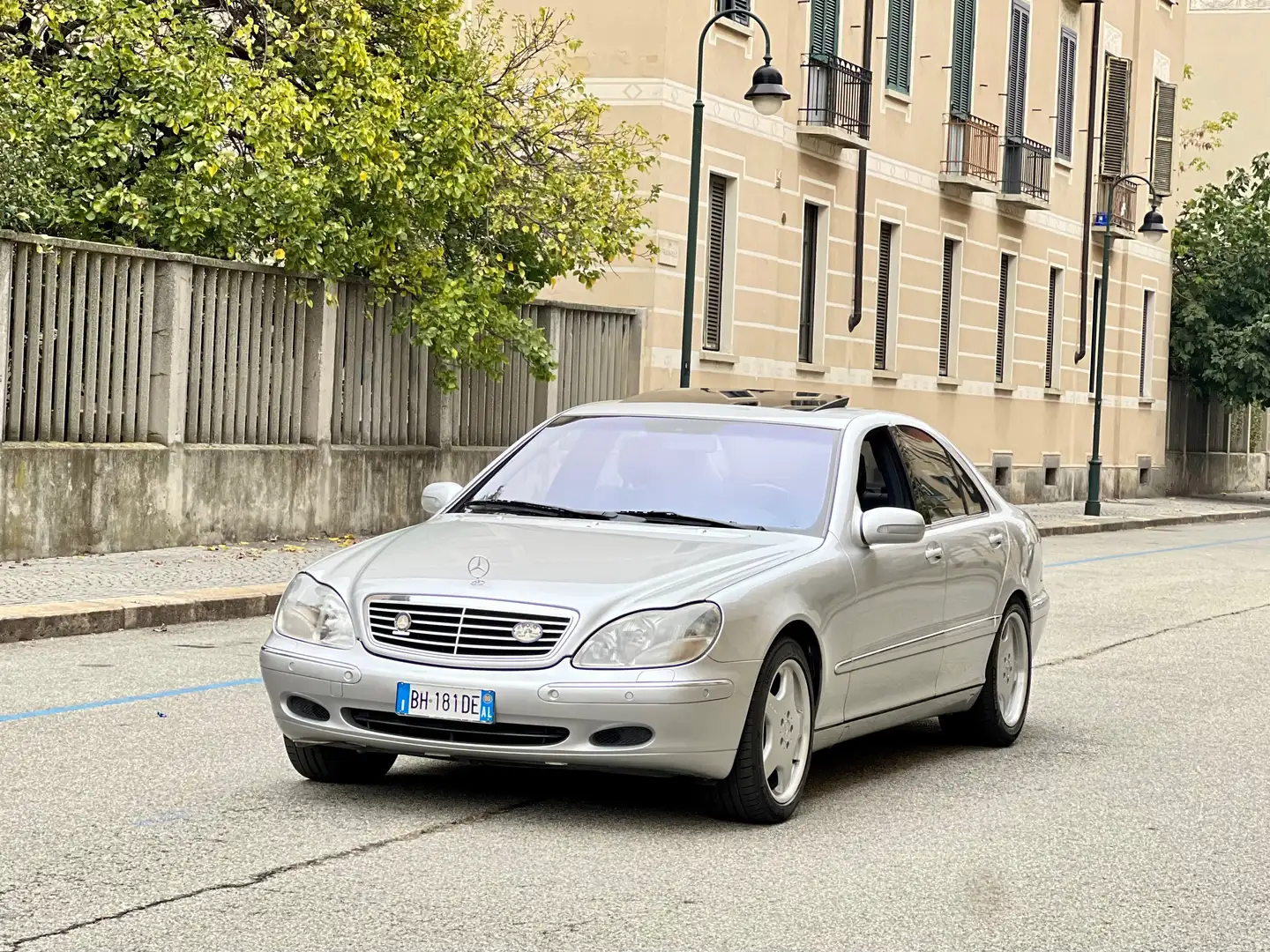 Mercedes-Benz S 500 V8 aut. TP AIRMATIC-SEDILI VENTILATI-TENDINA-XENO Gümüş rengi - 1