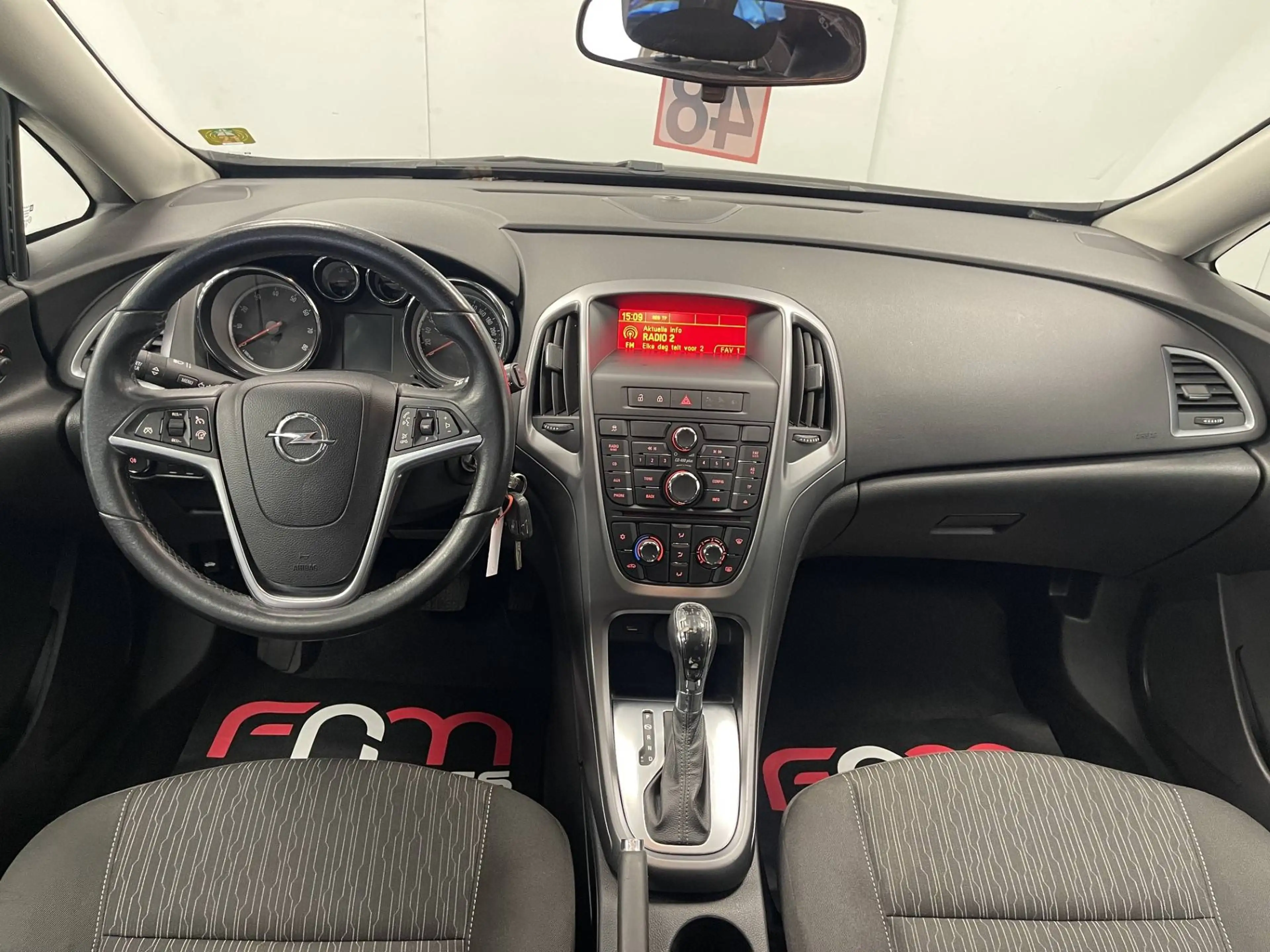 Opel Astra Tourer 1.4 Turbo benzine Automaat bwj2015 Garantie — photo 9