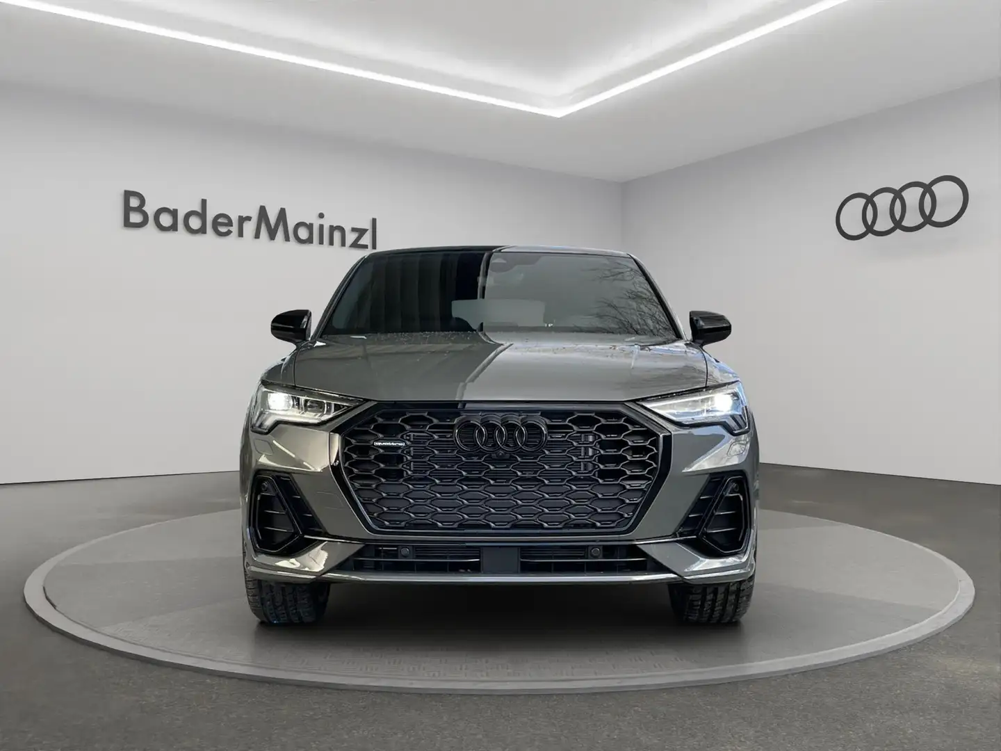 Audi Q3 Sportback 2.0TFSI quattro S Line Navi AHK Grau - 2