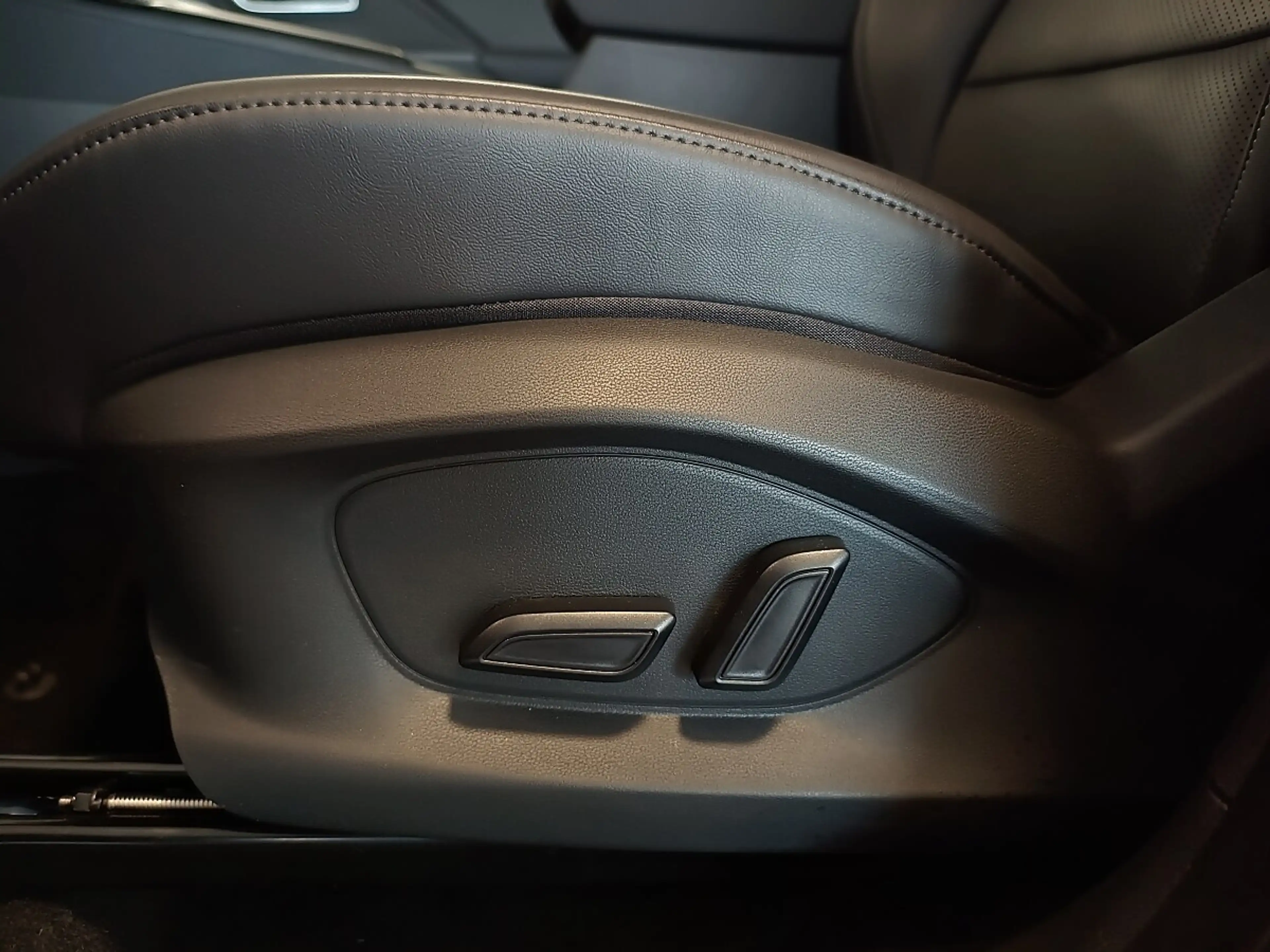 MG ZS 1.5 Hybrid+ Luxury *BARKAUFPREIS* — photo 9