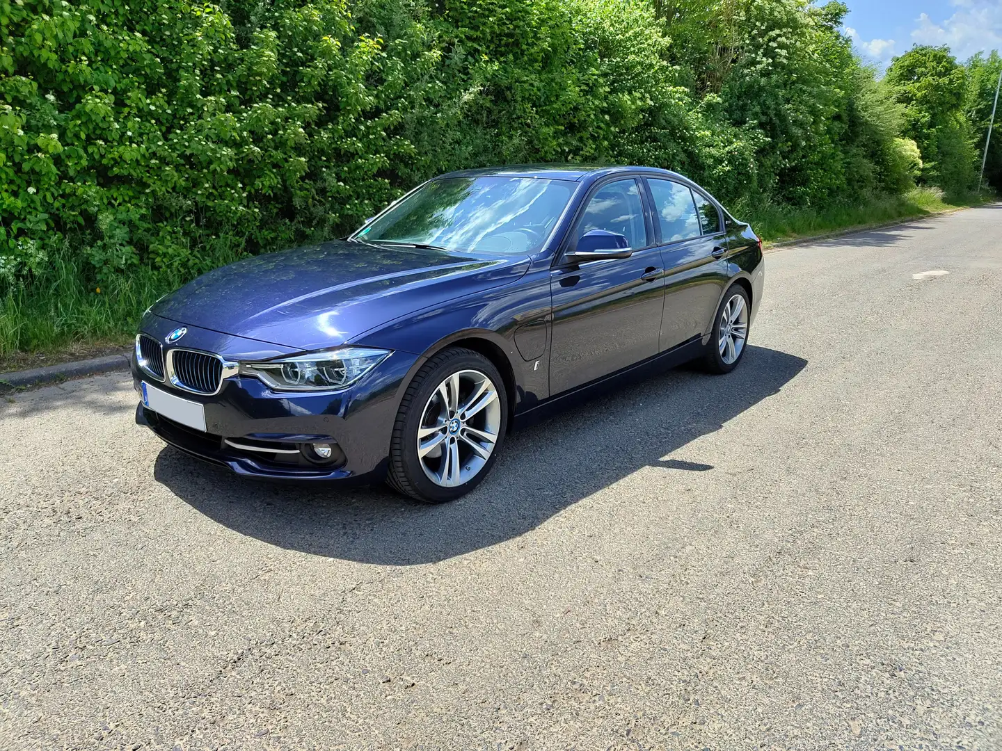 BMW 330 e iPerformance Sport Line Blau - 2