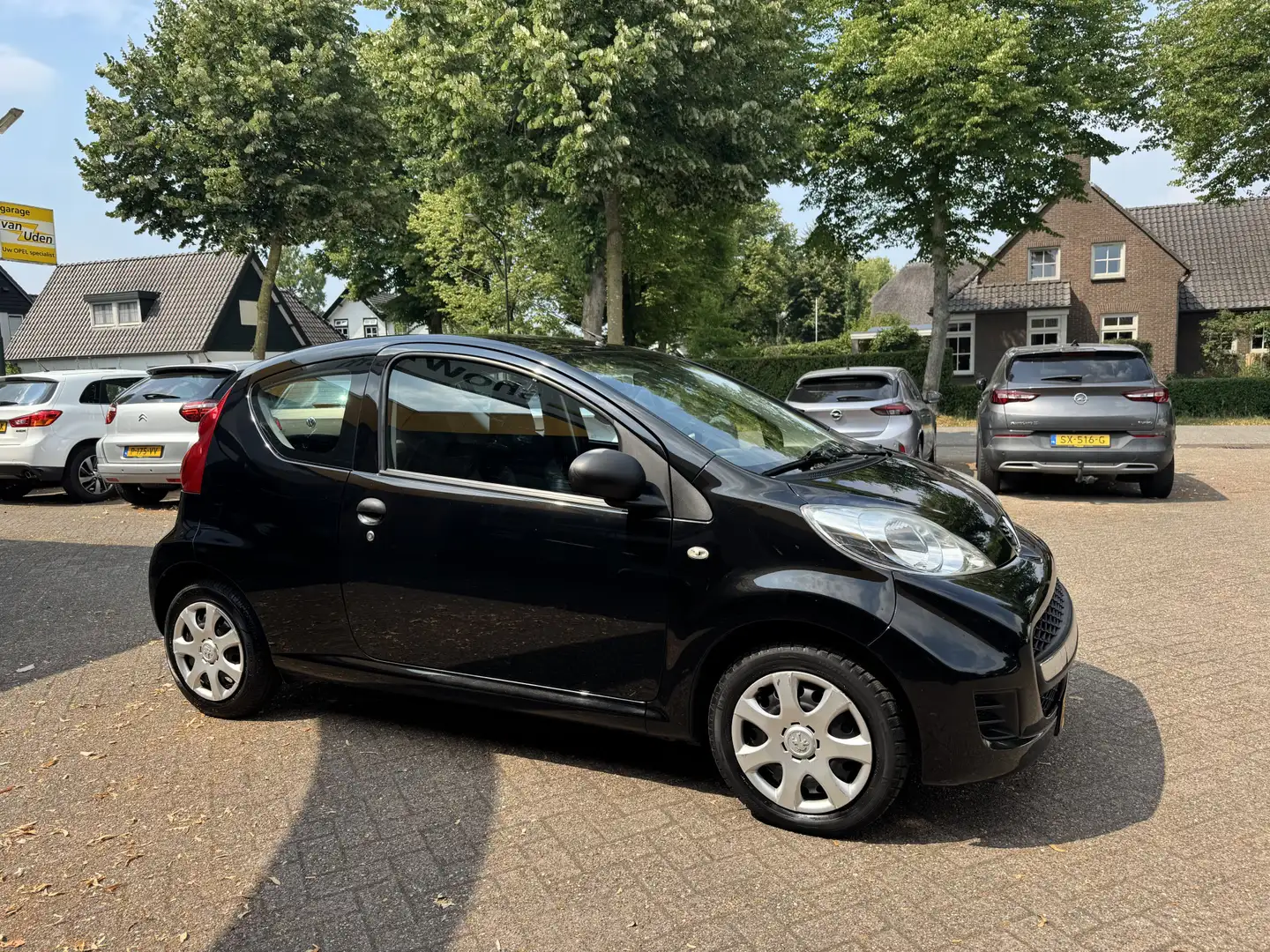 Peugeot 107 1.0-12V XR 5drs Airco Zwart - 2