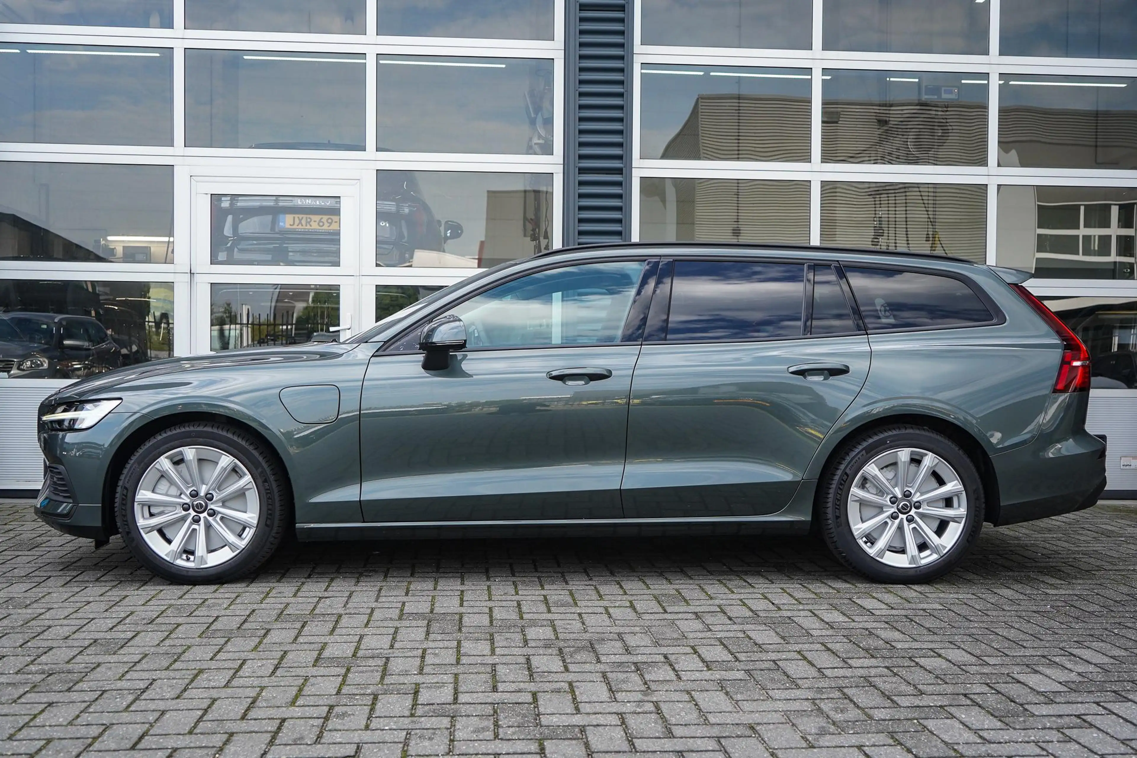 Volvo V60 2.0 B4 Essential Edition | Parkeercamera | Adaptie — photo 3