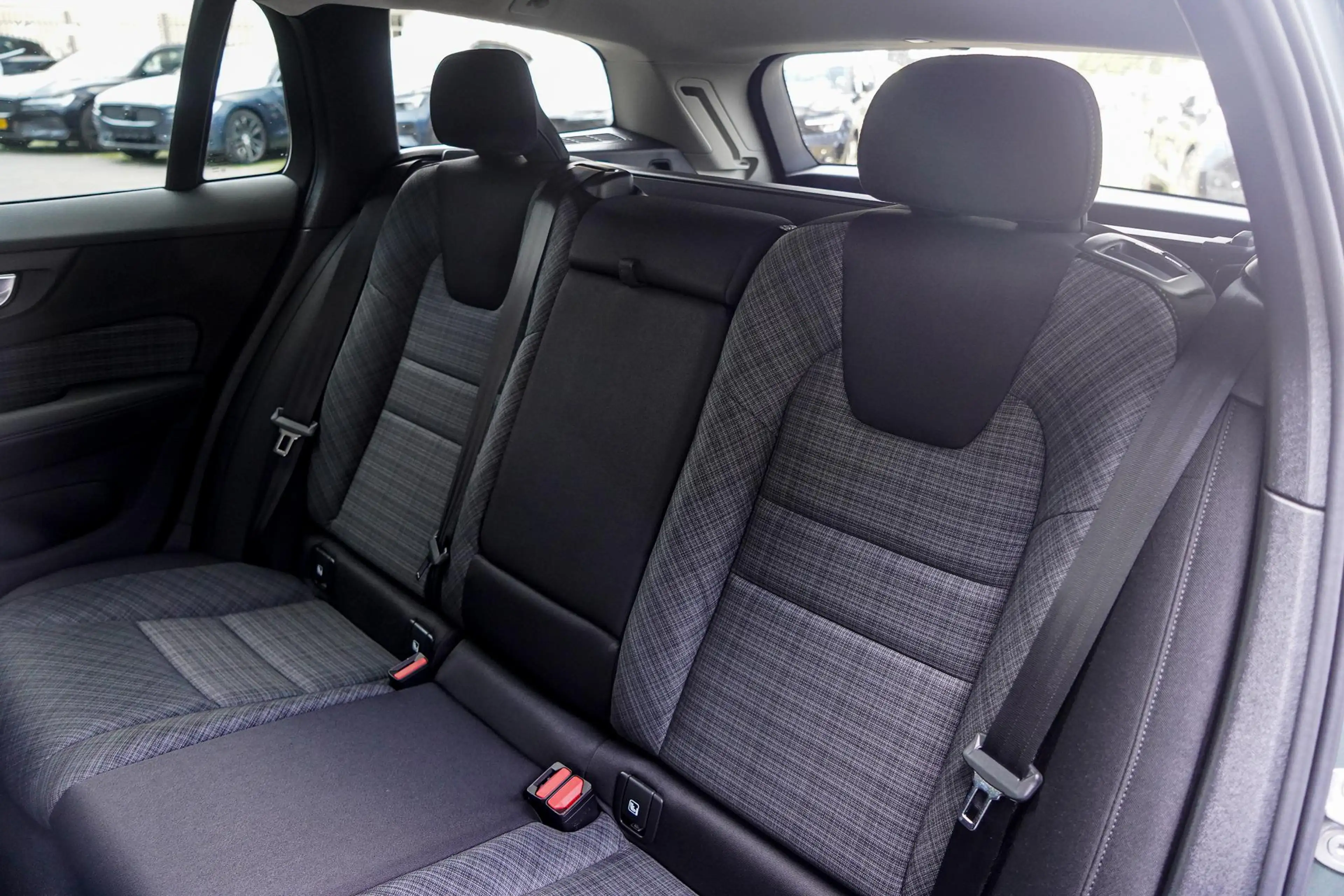 Volvo V60 2.0 B4 Essential Edition | Parkeercamera | Adaptie — photo 13
