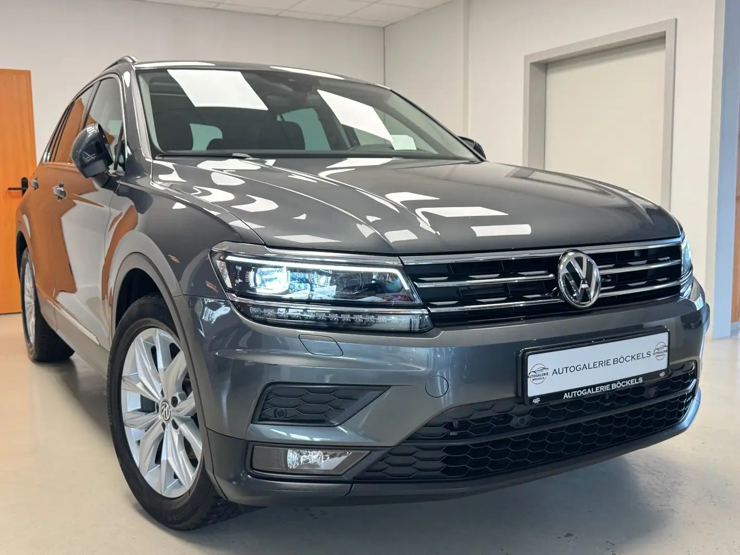 Volkswagen Tiguan 1.5 TSI °Pano°Navi°Head UP°ACC°Garantie° Grau - 1