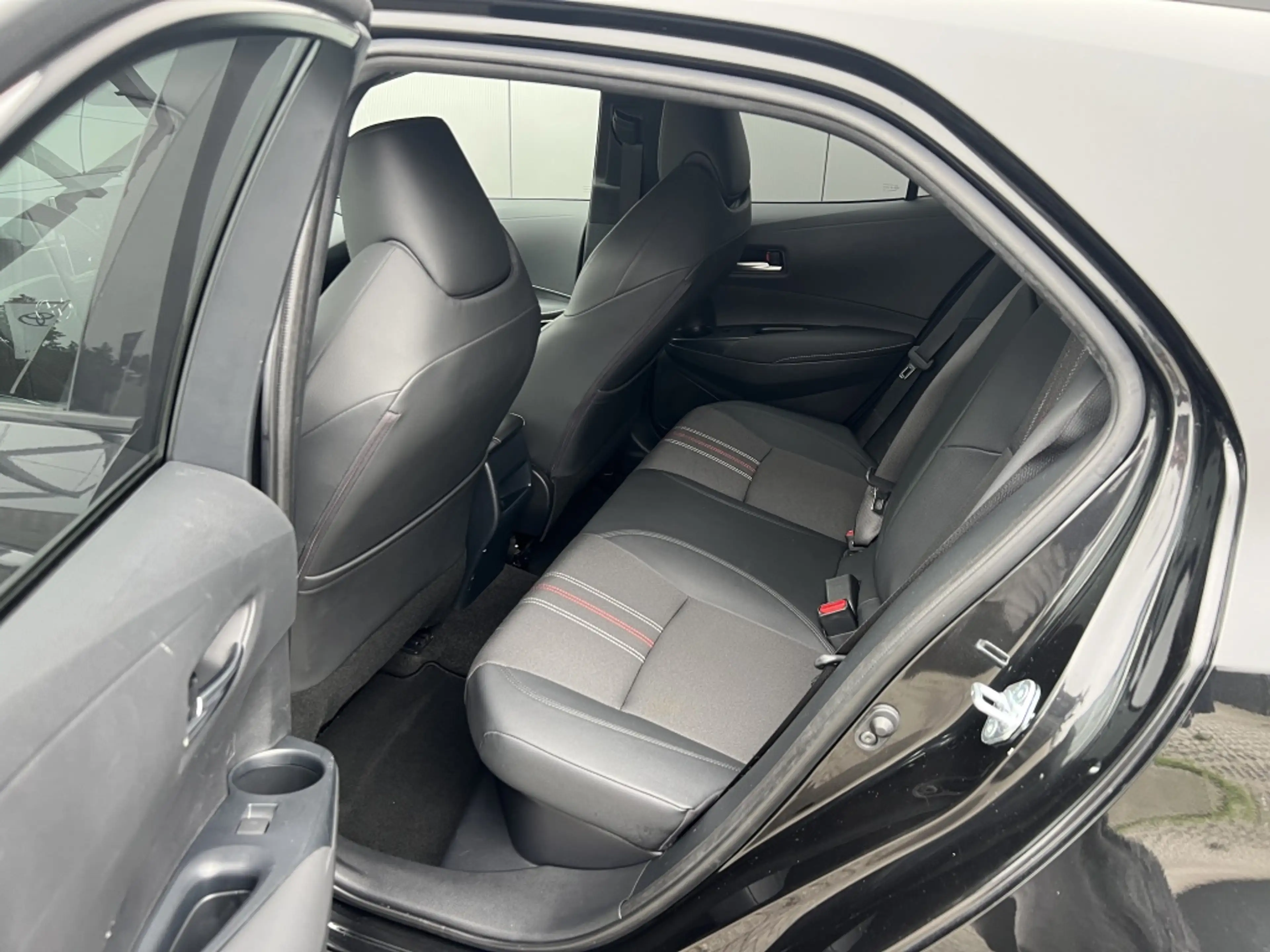 Toyota Corolla 1.8 Hybrid GR-Sport — photo 5
