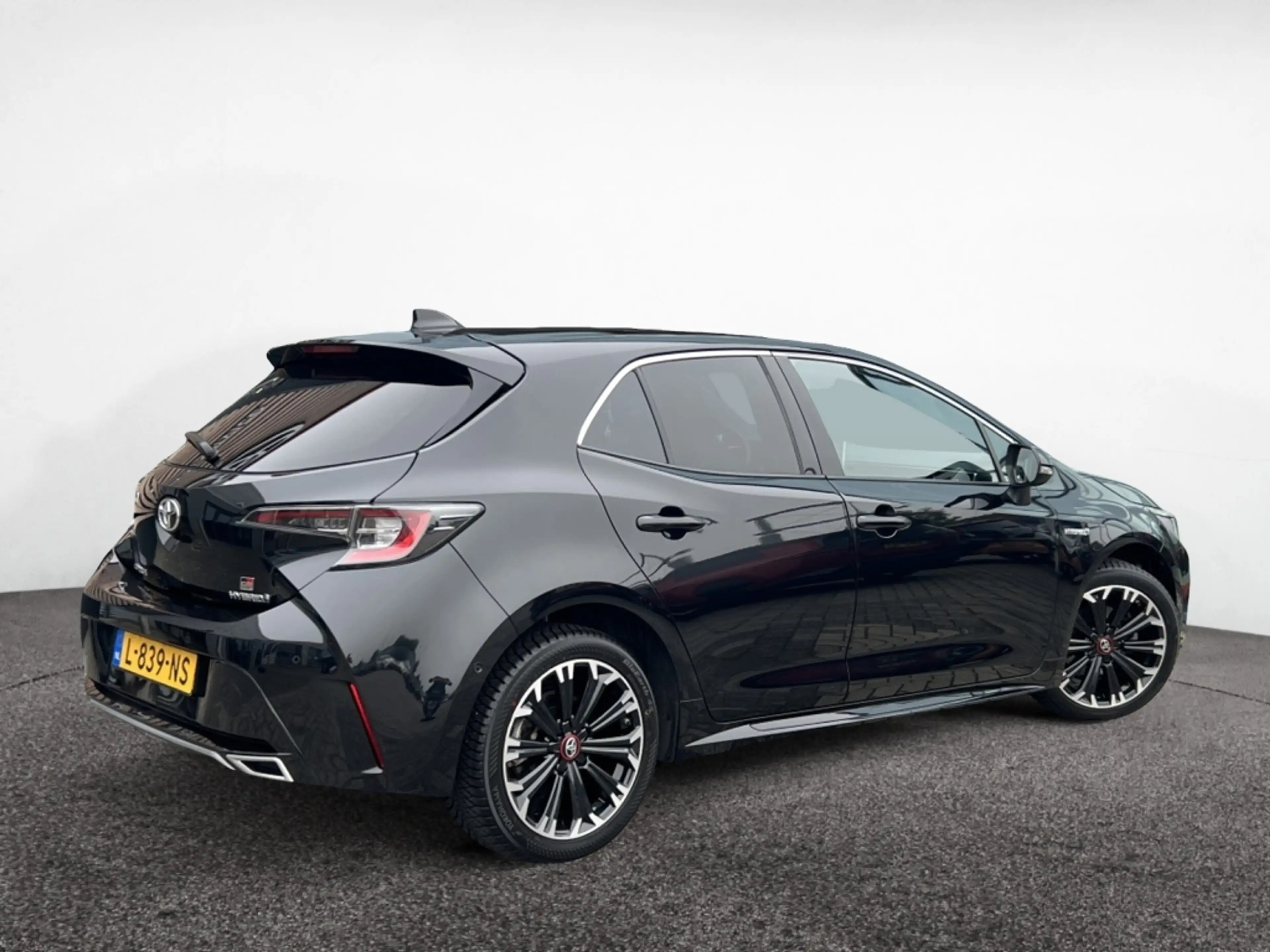 Toyota Corolla 1.8 Hybrid GR-Sport — photo 2