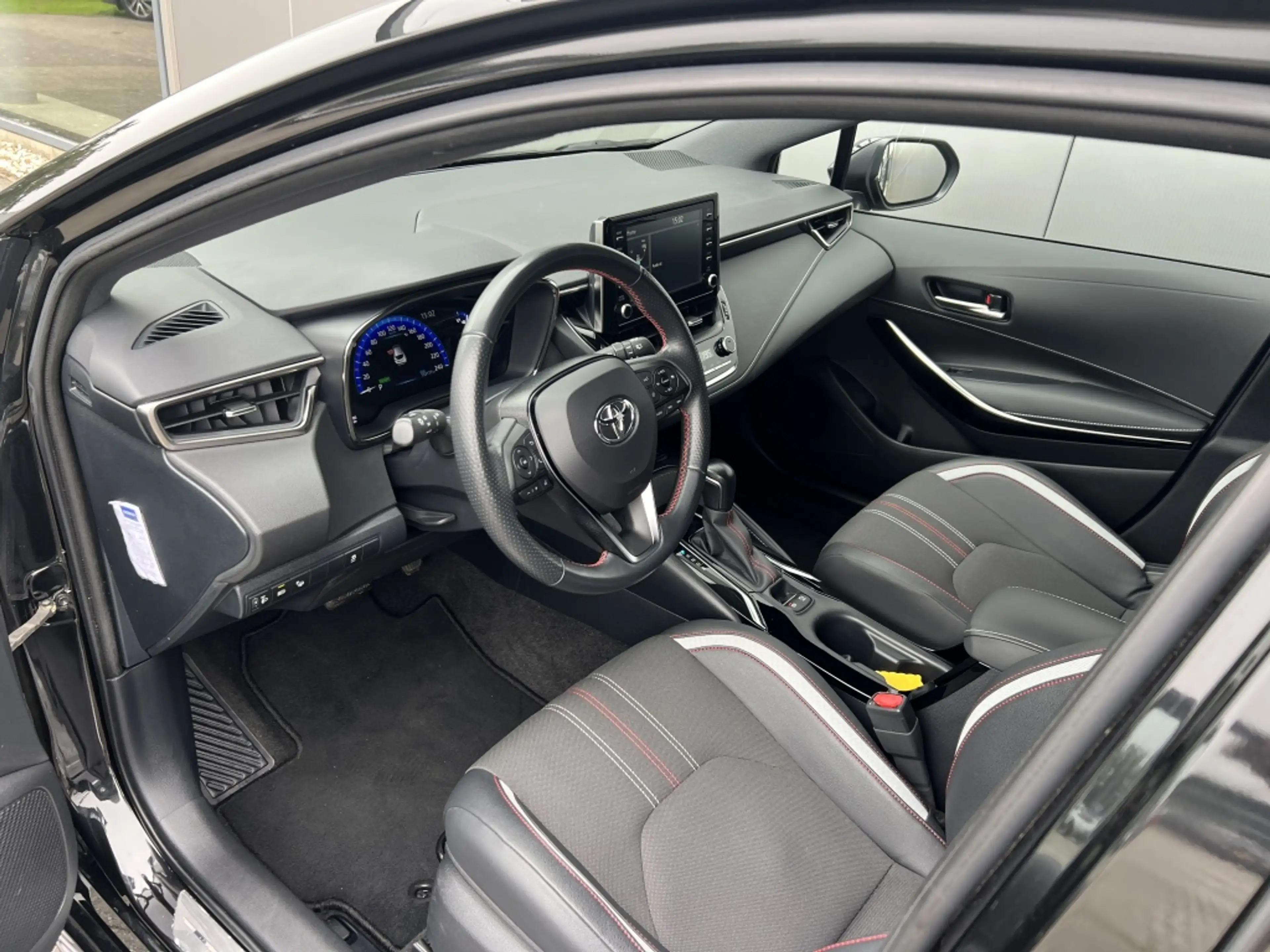 Toyota Corolla 1.8 Hybrid GR-Sport — photo 6