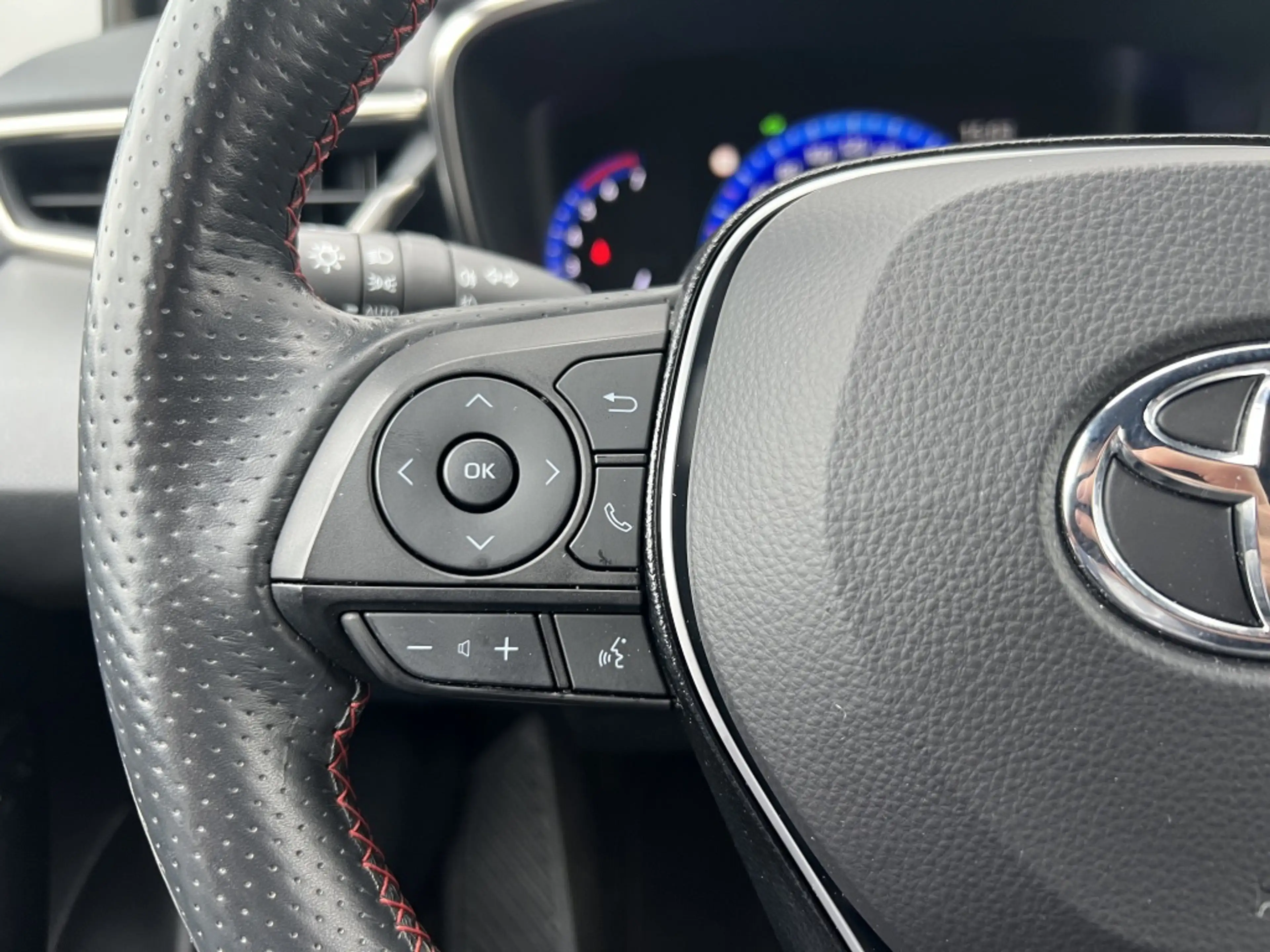 Toyota Corolla 1.8 Hybrid GR-Sport — photo 11