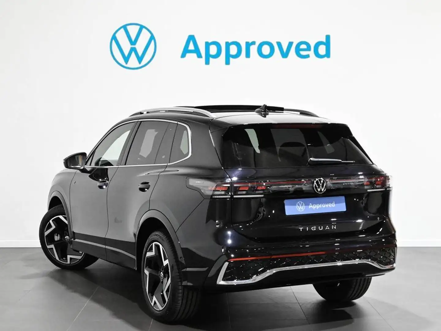 Volkswagen Tiguan 2.0TDI DSG R-Line 110kW Zwart - 2