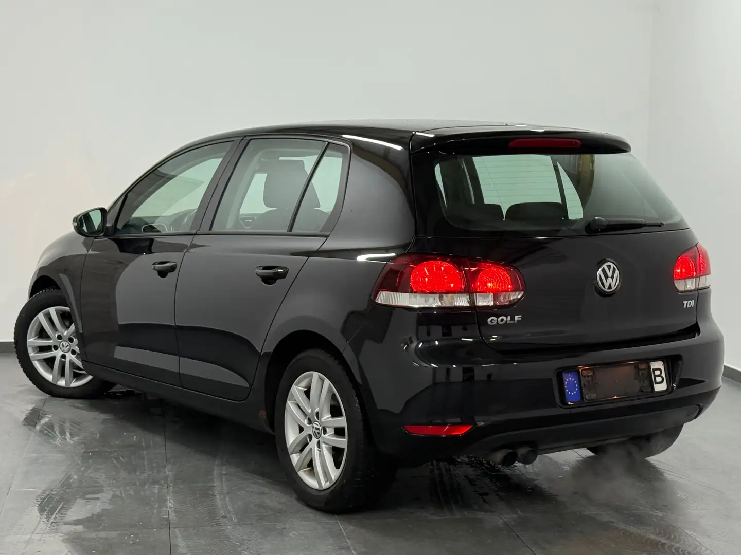 Volkswagen Golf 2.0 TDi Highline DPF 119g Euro5 - 1erMain Noir - 2