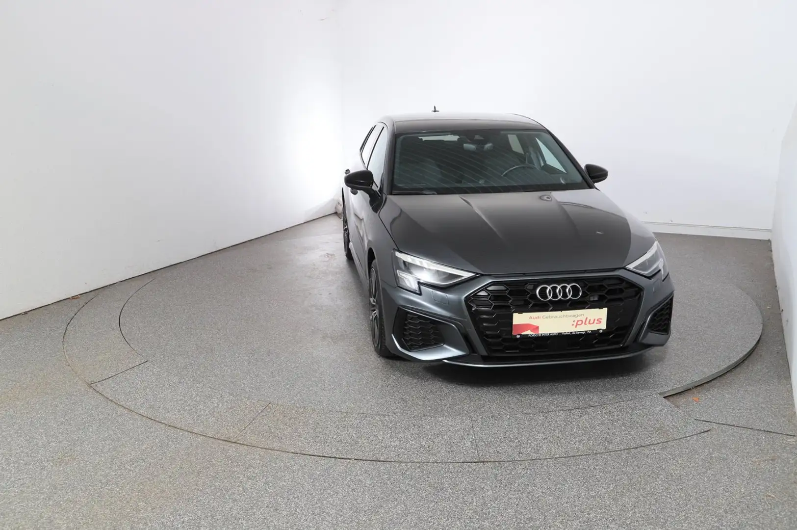 Audi A3 45 TFSIe S line Grau - 2