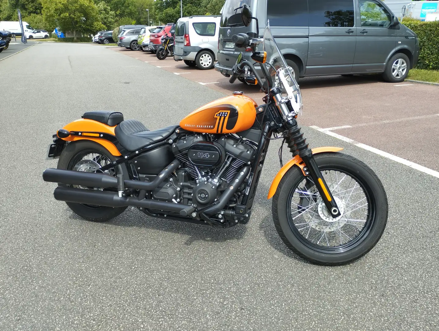 Harley-Davidson Street Bob Naranja - 1