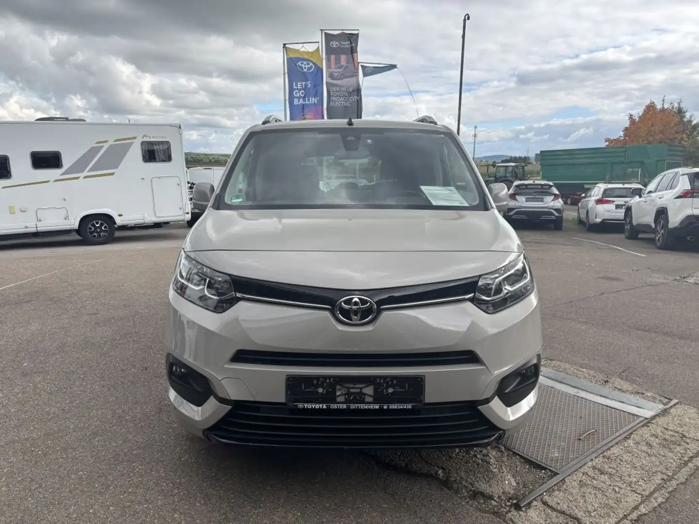 Toyota Proace City Verso 1.5 D-4D L1 Aut Team Deutschland Grau - 2