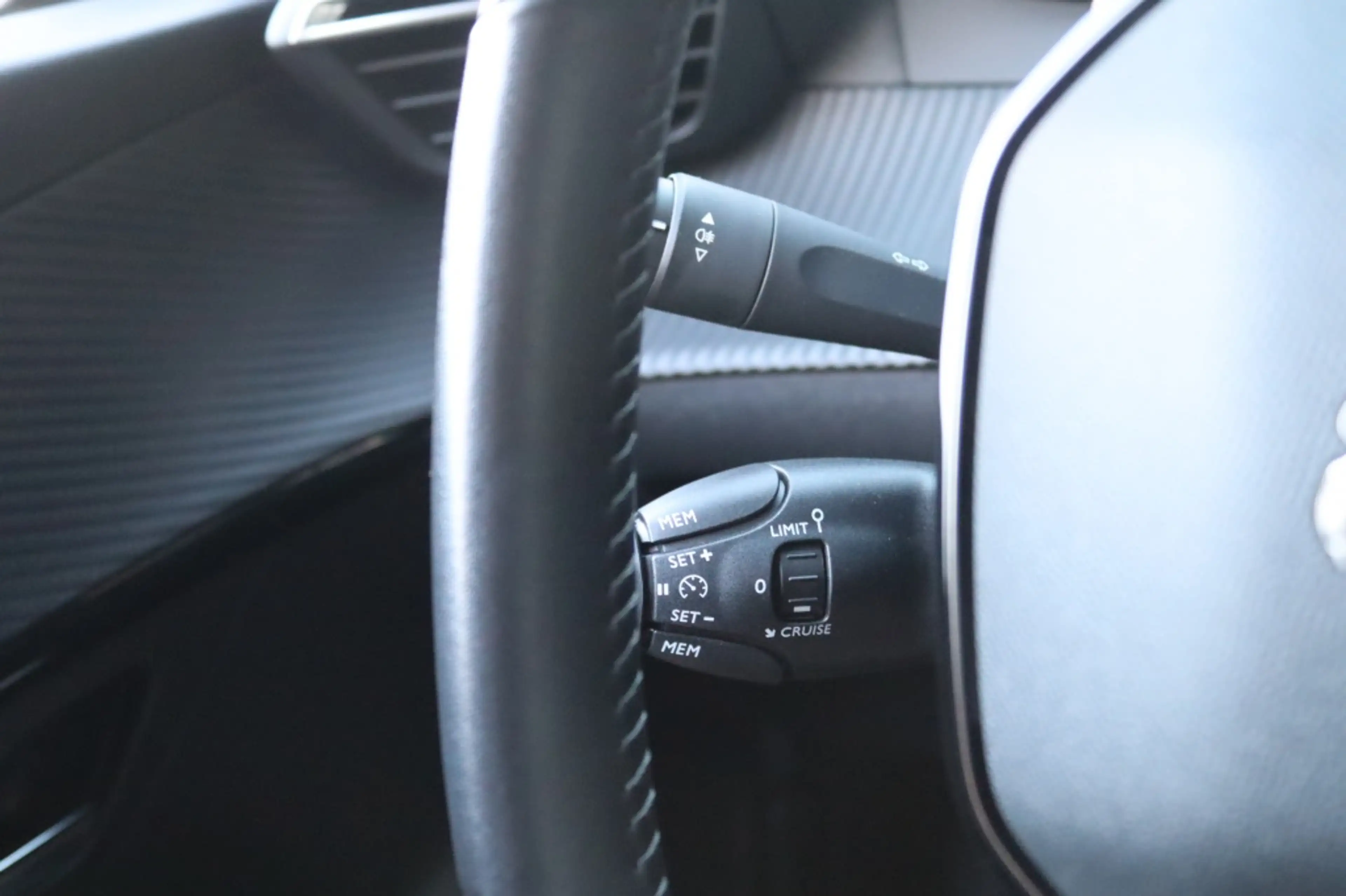 Peugeot 208 1.2 100PK ALLURE PACK Navi Carplay | Camera | Pdc — photo 31