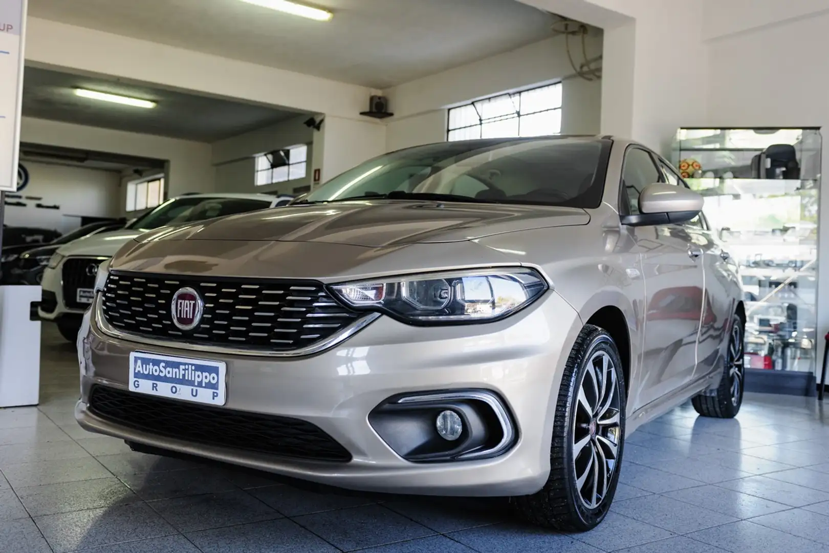 Fiat Tipo Tipo 5 porte  2016 5p 1.3 mjt Lounge NAVY-TELECAM Beige - 2