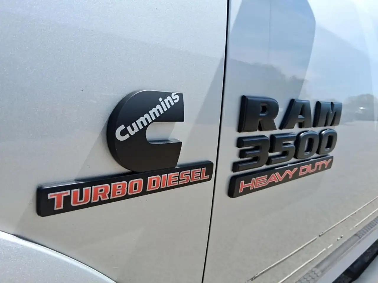 RAM 3500 снимка RAM 3500