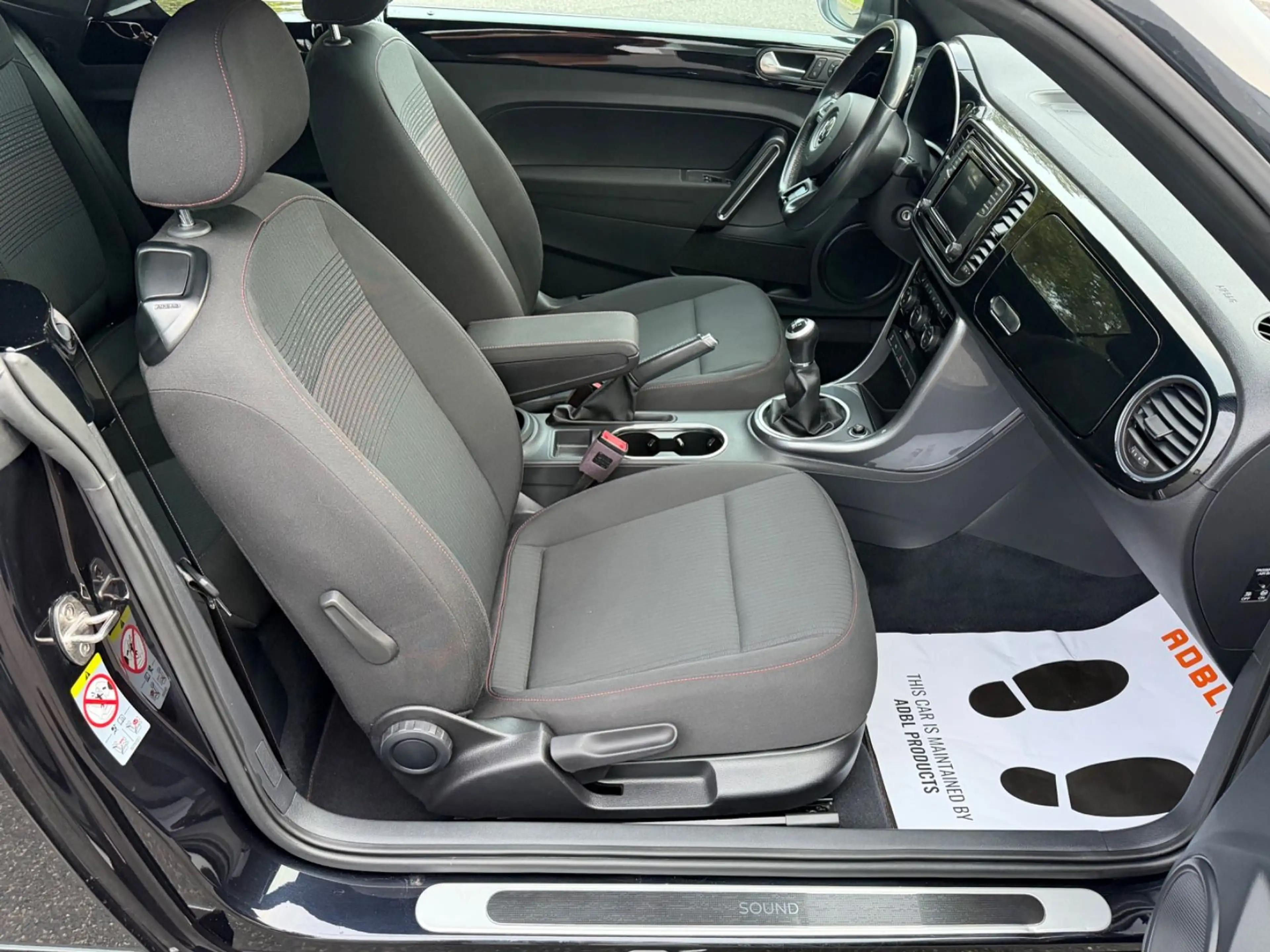Volkswagen Beetle 1.2 TSI BMT SOUND Cabriolet TOP-ZUSTAND — photo 7