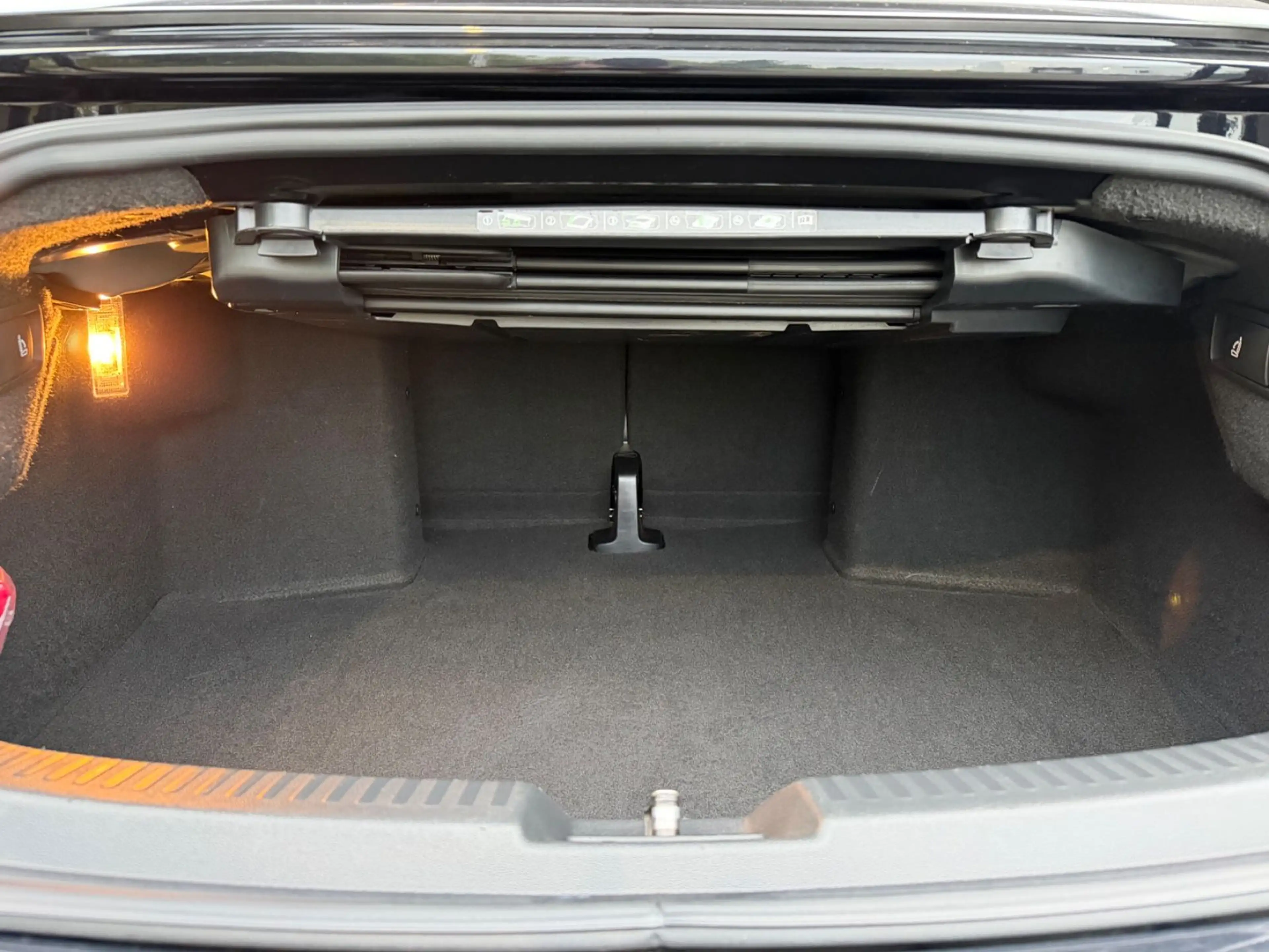 Volkswagen Beetle 1.2 TSI BMT SOUND Cabriolet TOP-ZUSTAND — photo 9