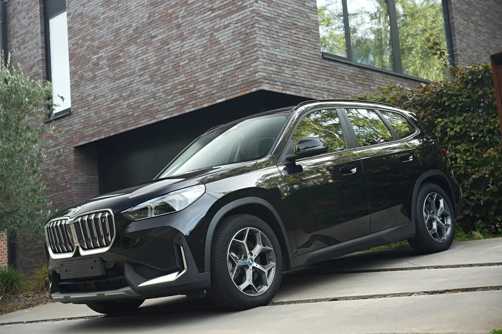 BMW iX1 xDrive30 Leder/Cm/CarPlay/Zetelverwarming - 1