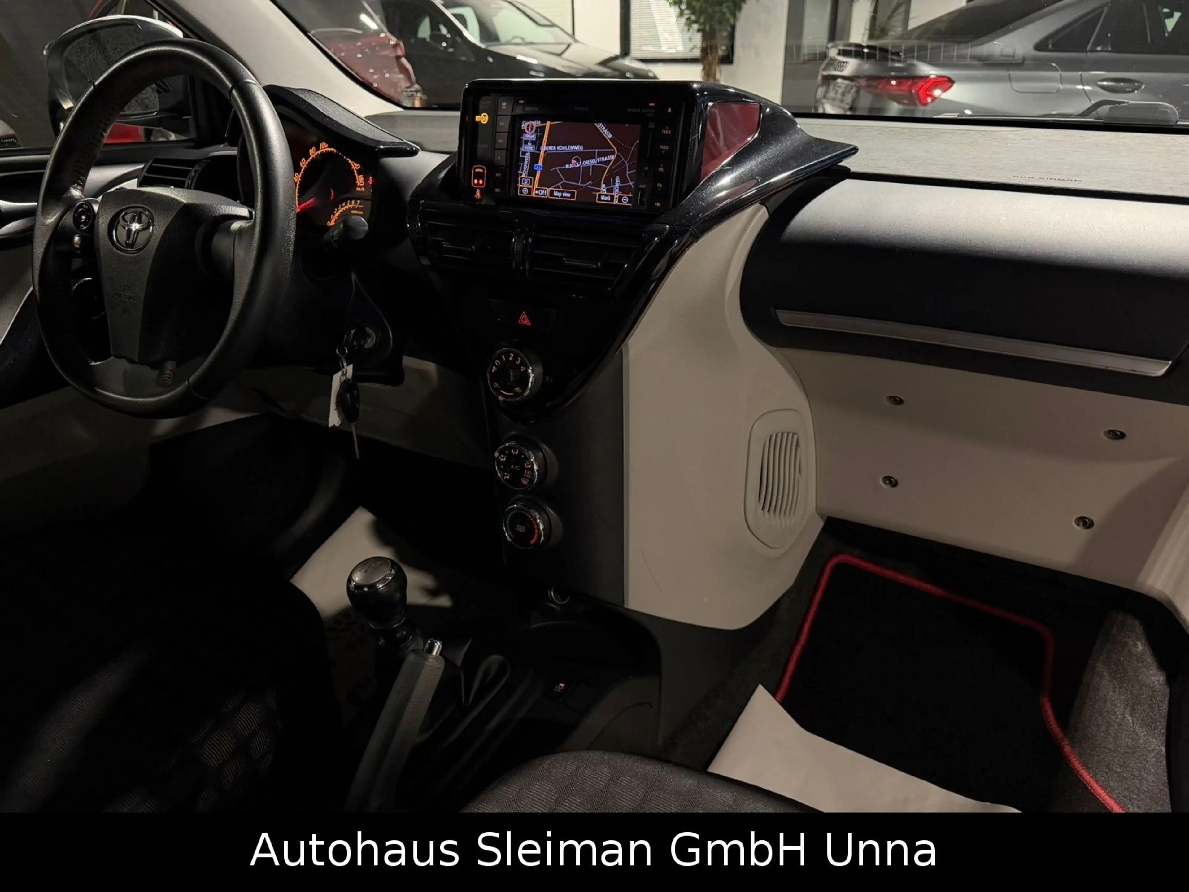 Toyota iQ iQ Basis/Navi/Alu/Klima/Tüv-Neu/Top-pflege — photo 13