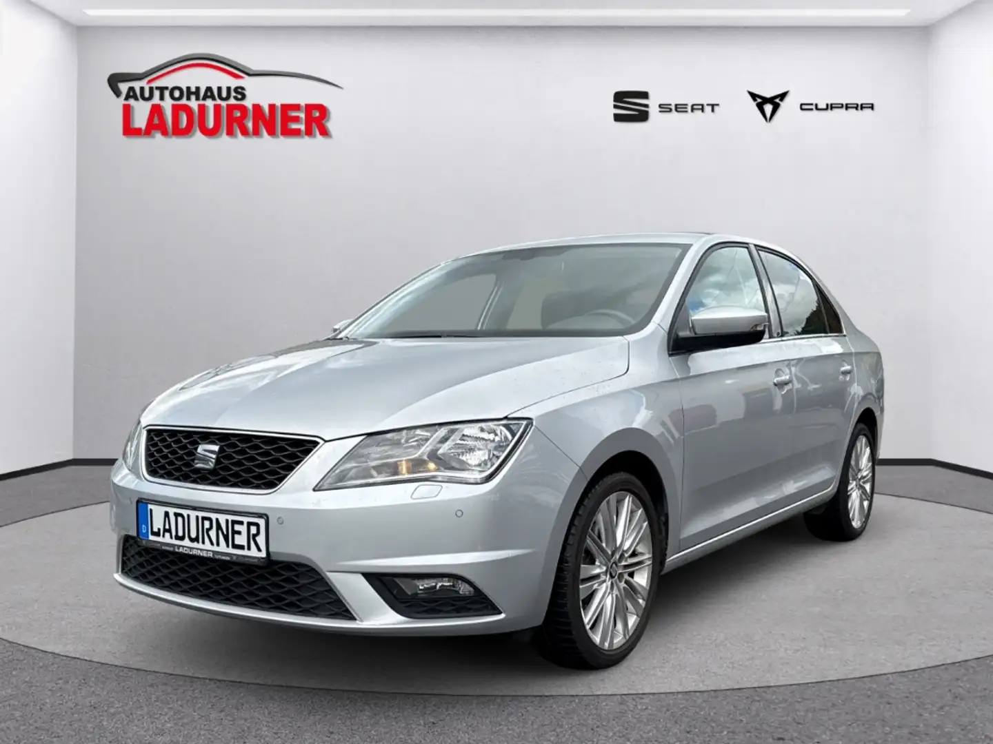 SEAT Toledo Style Plus 1.2 TSI *Navi/SHZ/PDC/Sound* Zilver - 2