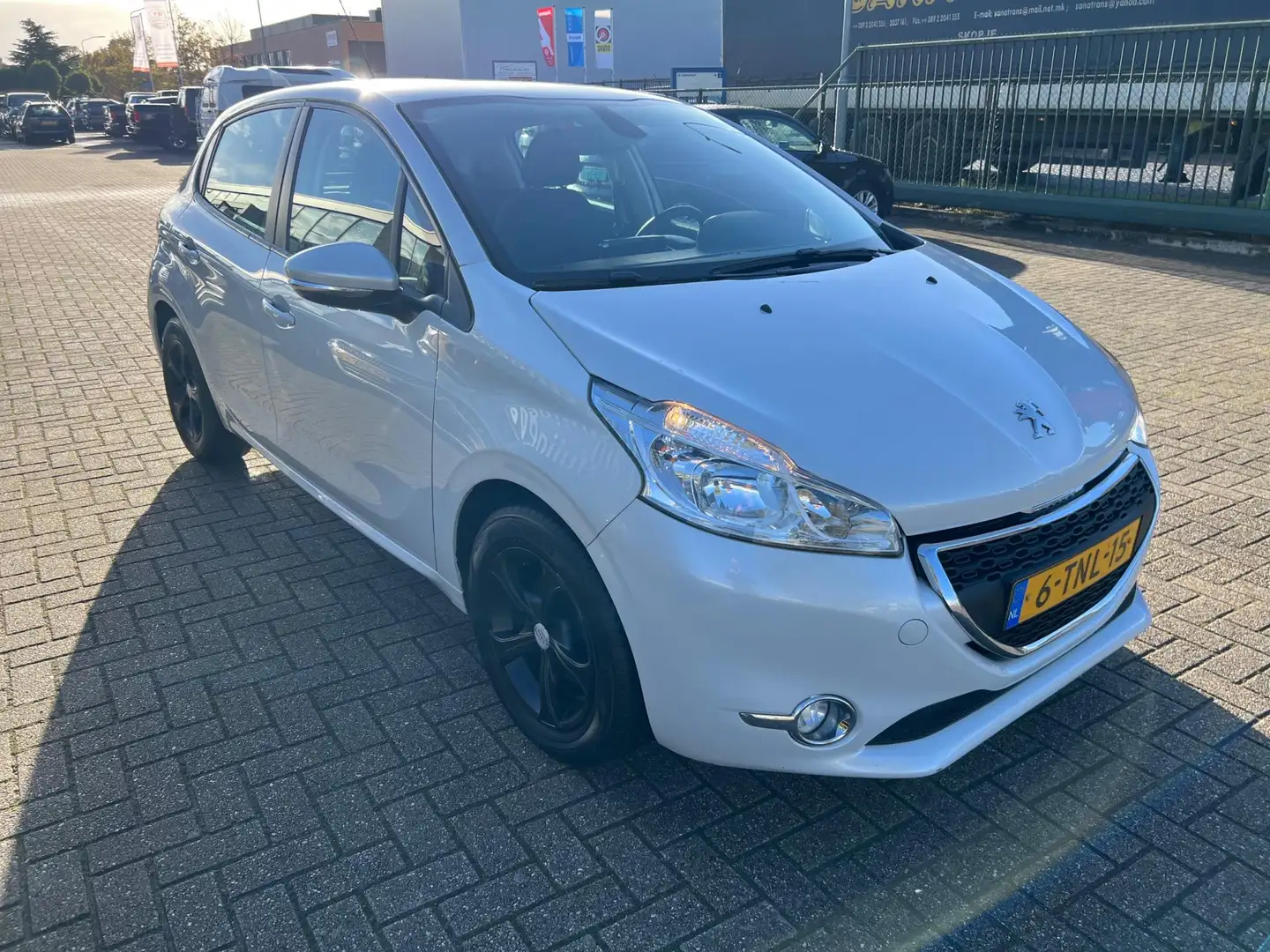 Peugeot 208 1.2 VTi Envy Blanc - 2