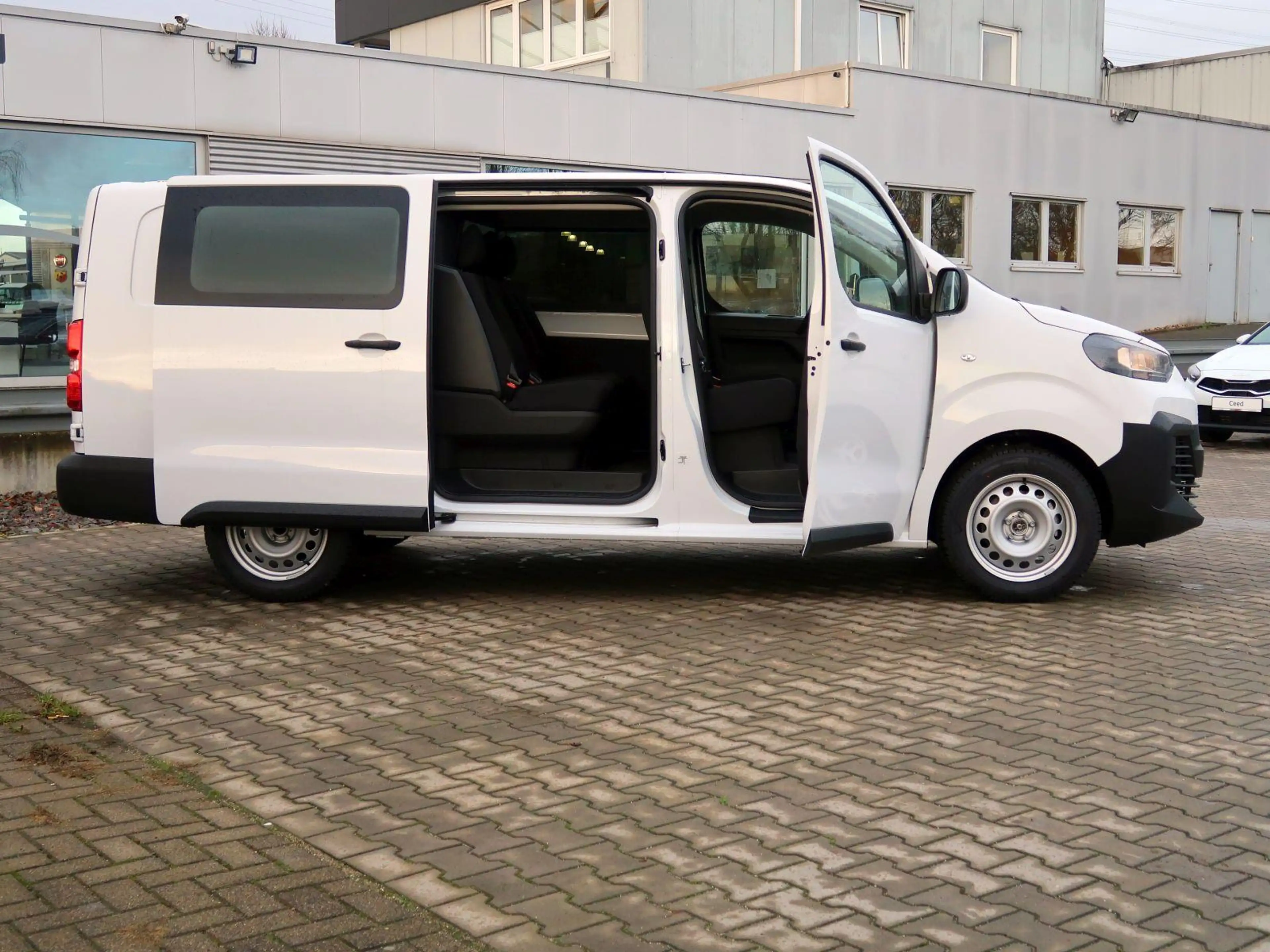Fiat Scudo Multicab 6 Sitzer,Carplay,Klima,AHk,Holz — photo 7