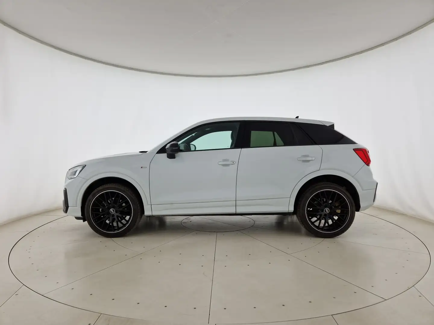 Audi Q2 35 1.5 tfsi identity black s-tronic Bianco - 2