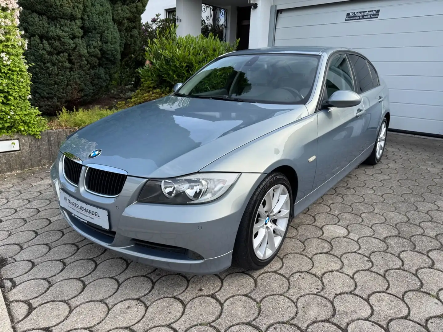BMW 320 i Automatik *PDC*MEMORY*HU/AU NEU* - 2