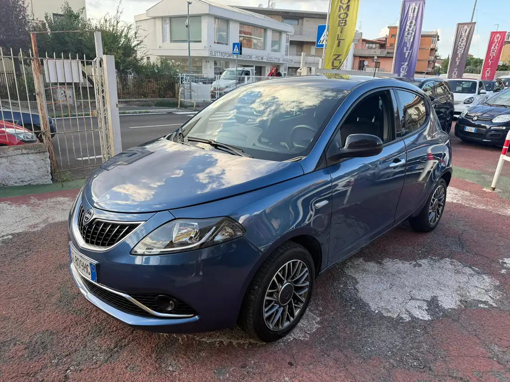 Lancia Ypsilon