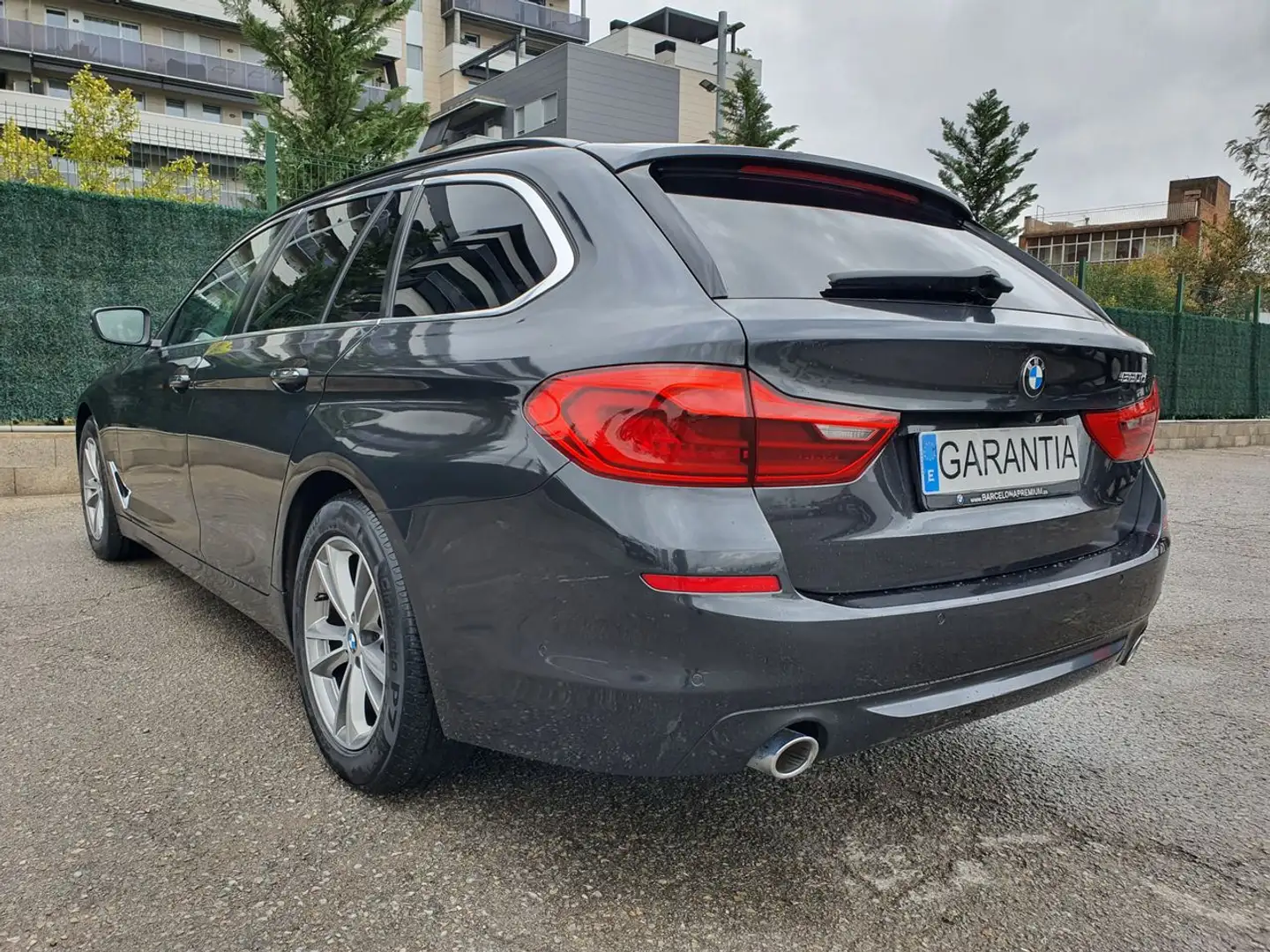 BMW 520 520dA Touring Grau - 2