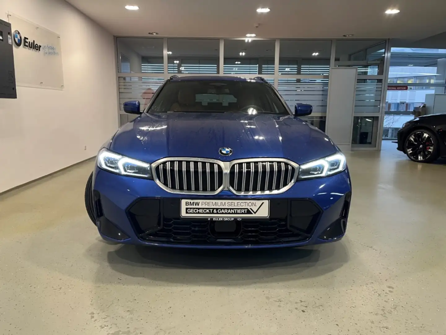 BMW 318 i Touring M Sport 18'' Pano Memory LCProf Innov.+C Blau - 2