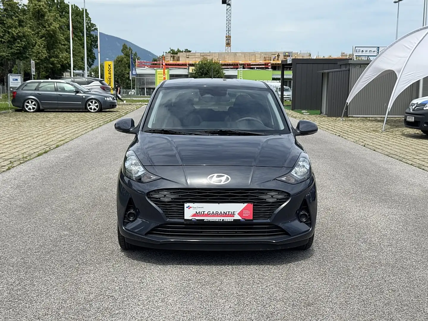 Hyundai i10 1,0 Style PDC Kamera Navi Grau - 2