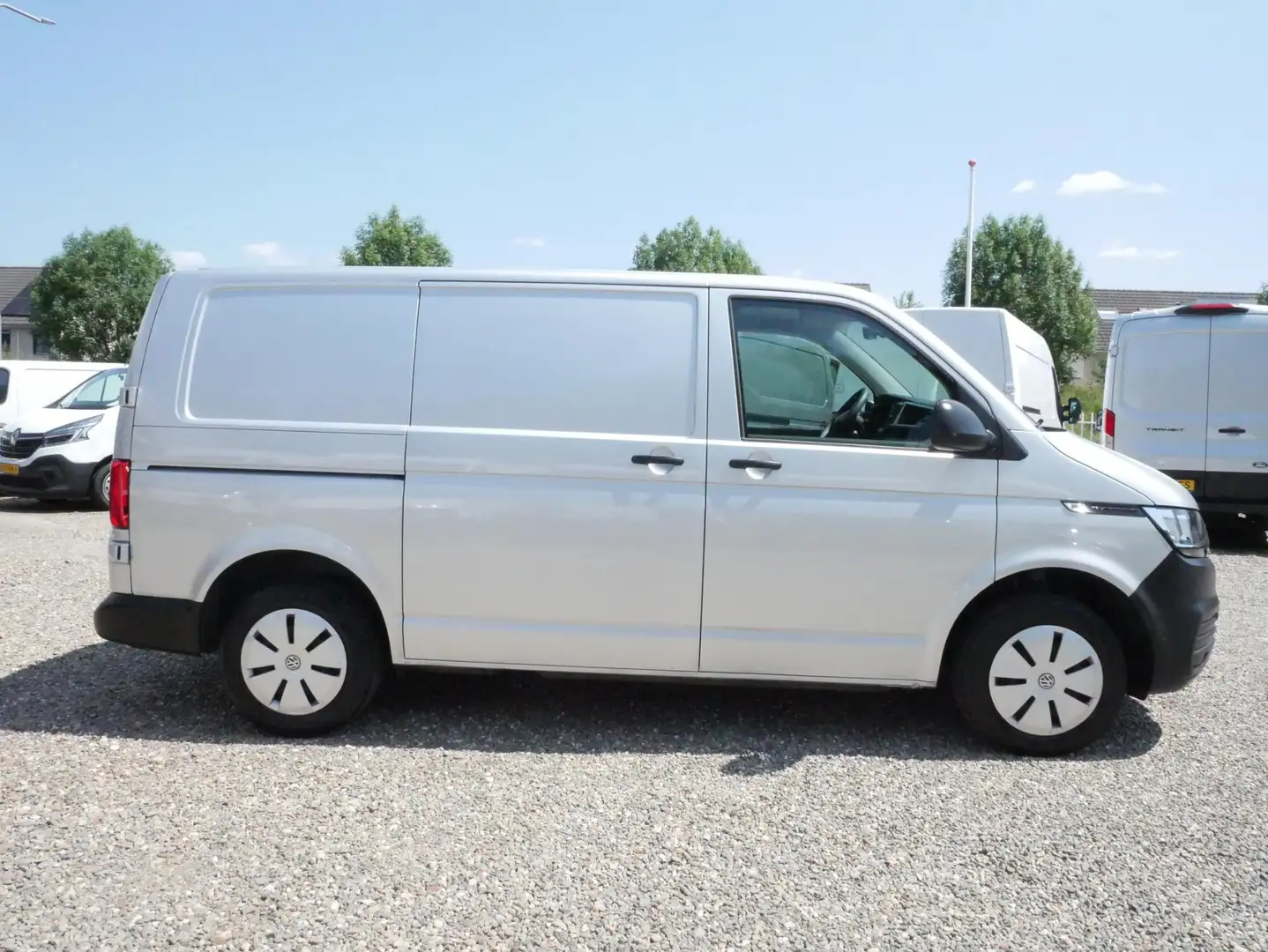 Volkswagen T6.1 Transporter 2.0 TDI 90PK, L1, Airco Zilver - 2