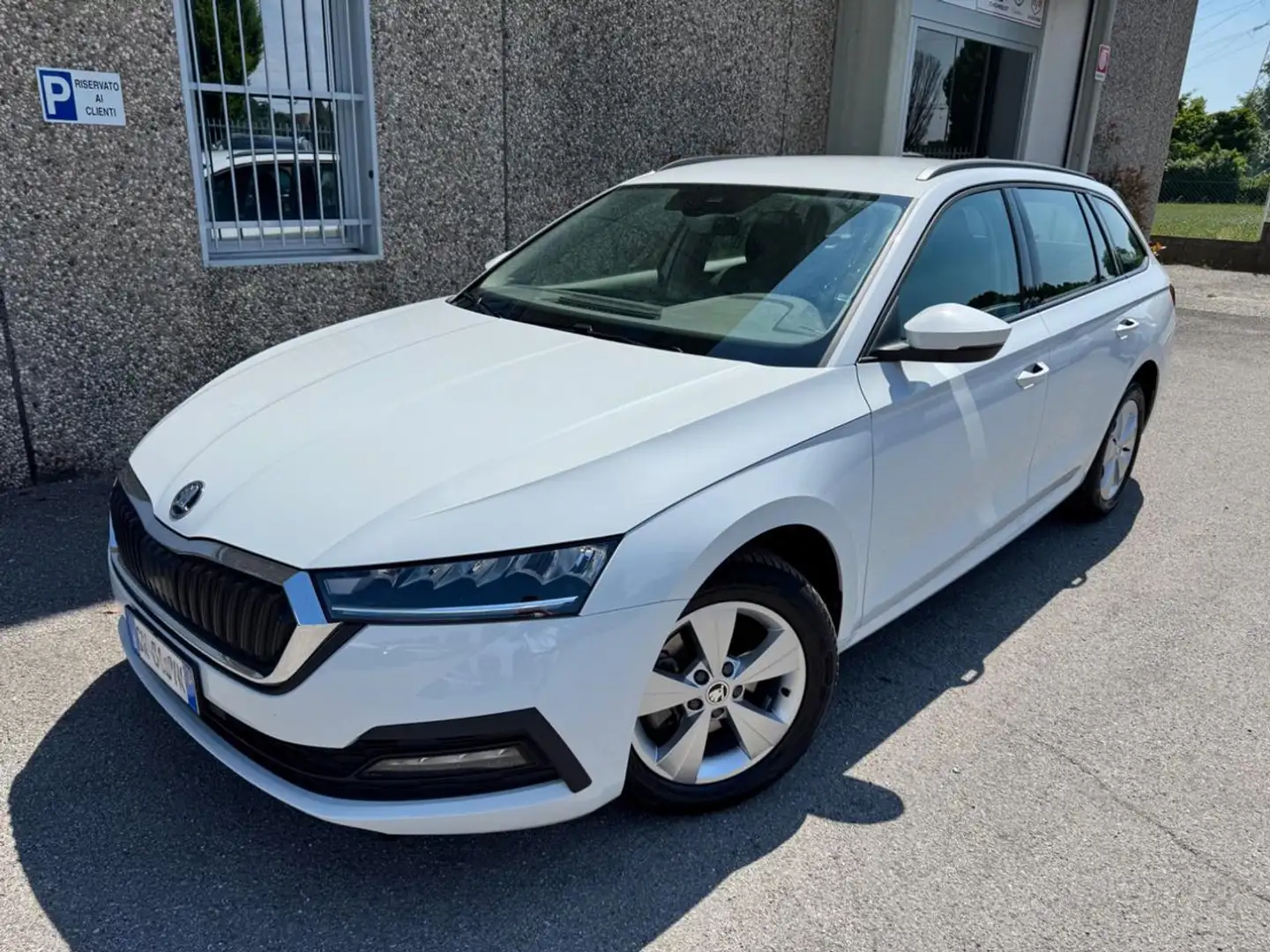 Skoda Octavia 2.0 TDI EVO SCR DSG Wagon Executive "NAVI"FULL LED Blanc - 2