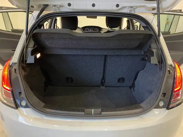 Lancia Ypsilon view 12