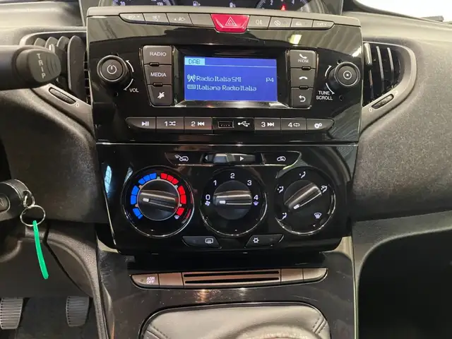 Lancia Ypsilon view 11