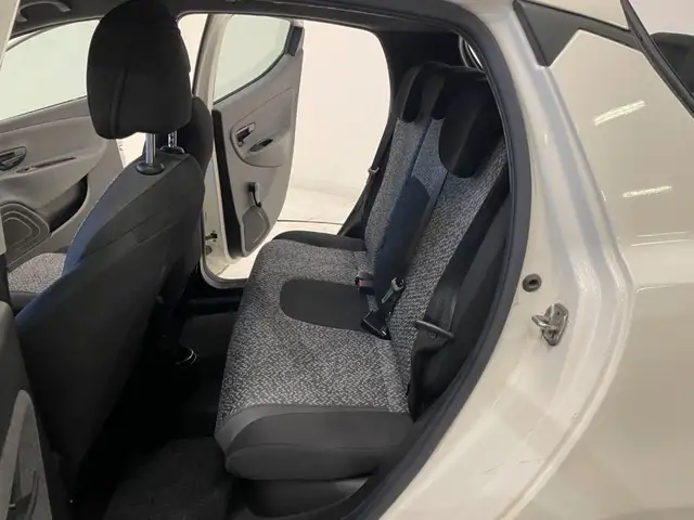 Lancia Ypsilon view 7