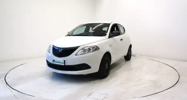 Lancia Ypsilon view 3
